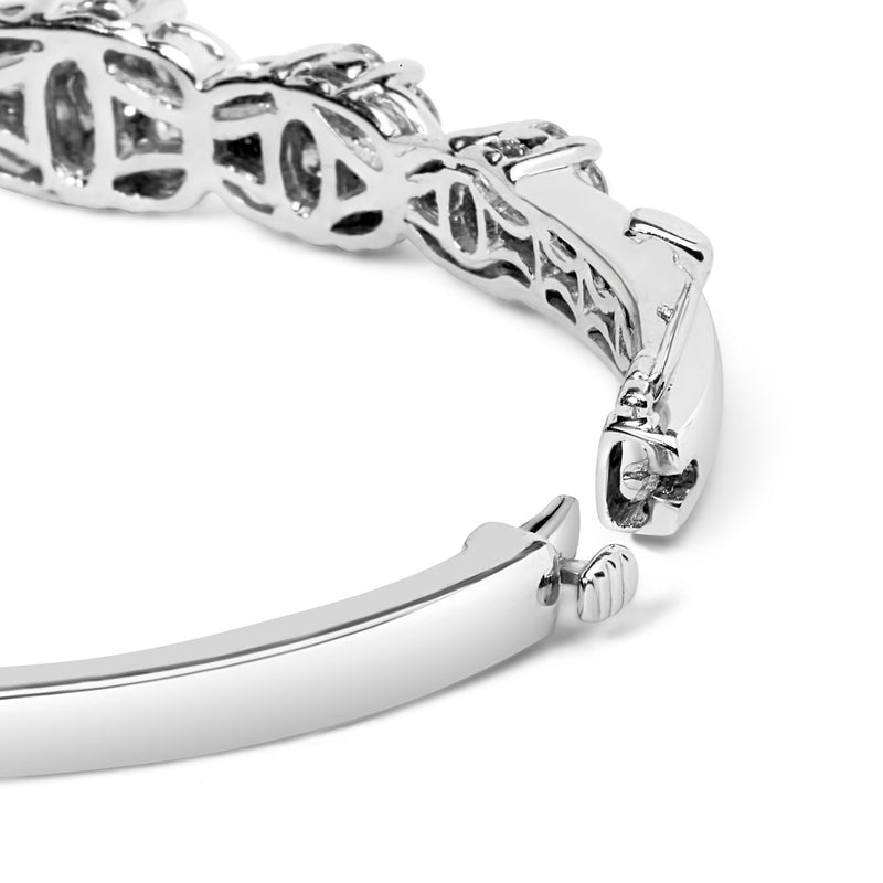 Bids.com 14K White Gold 2 1/2 Cttw Diamond Graduating Floral Cluster Bangle Bracelet (H-I Color, SI1-SI2 Clarity) - Fits Wrists up to 7.25" Bracelets