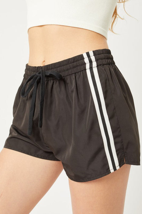 Single Striped Trim Windbreaker Shorts