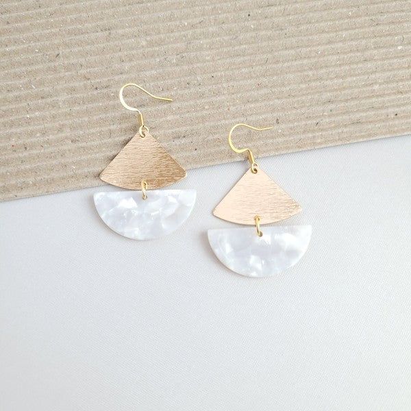 Ava Pearl Earrings