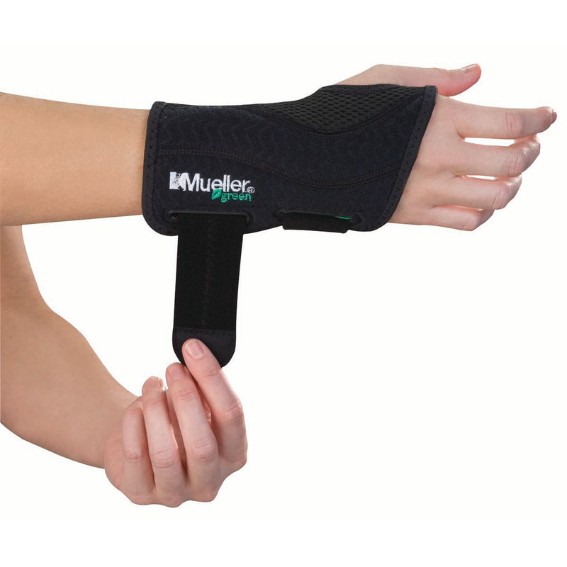 Mueller Mueller Green Fitted Wrist Brace, Black, Right Hand, Small/Medium Supports & Braces