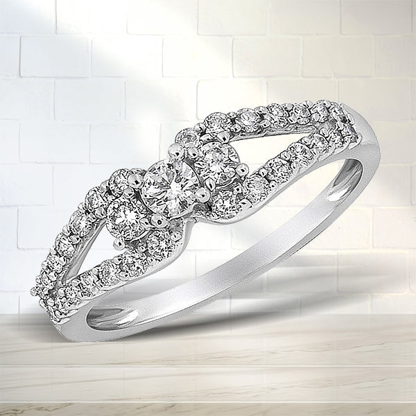 Bids.com 10K White Gold 1/2 Cttw Round Cut Diamond Three Stone Split Shank Band Ring (H-I Color, SI1-SI2 Clarity) - Size 6 Rings