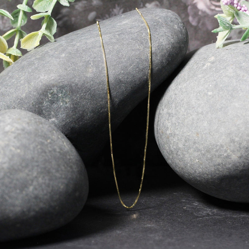 Bids.com 14k Yellow Gold Classic Box Chain 0.6mm Necklaces