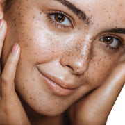 gymsegbë Snail Mucin 98 Power Bomb Essence Anti-Aging Facial