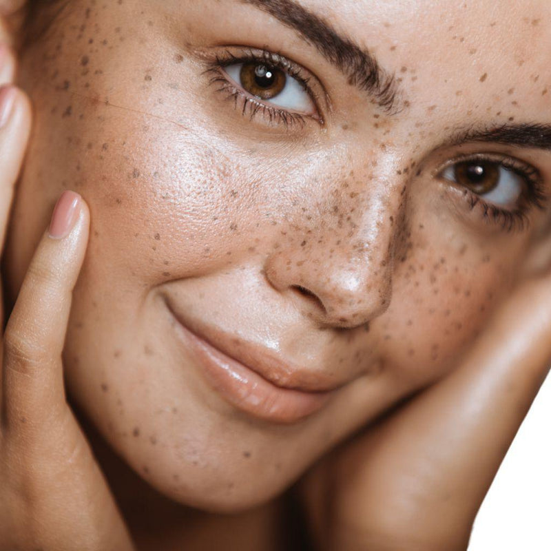 gymsegbë Snail Mucin 98 Power Bomb Essence Anti-Aging Facial