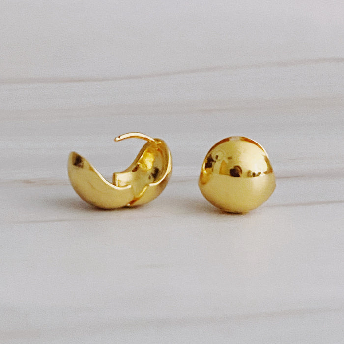 Seamlessly Round Stud Hoop Earrings