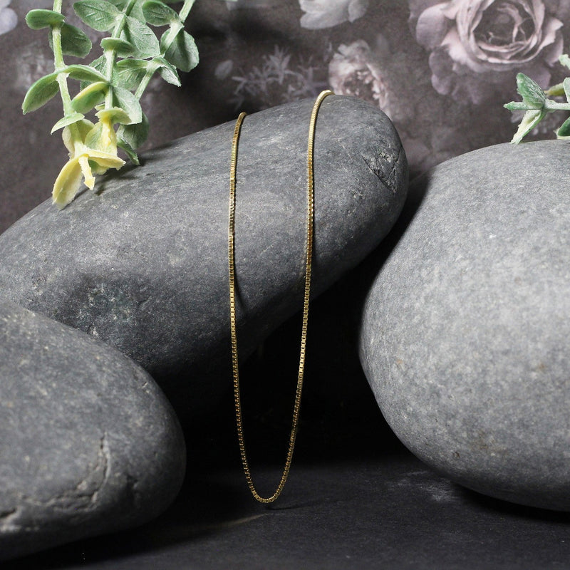 Bids.com 14k Yellow Gold Classic Box Chain 0.8mm Necklaces