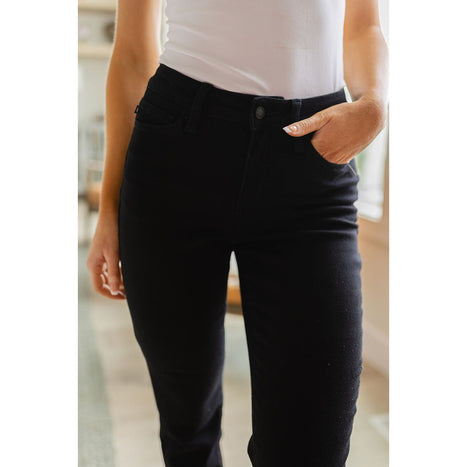 Edith Mid Rise Classic Slim Jeans in Black