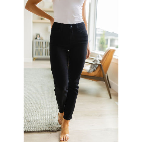 Edith Mid Rise Classic Slim Jeans in Black