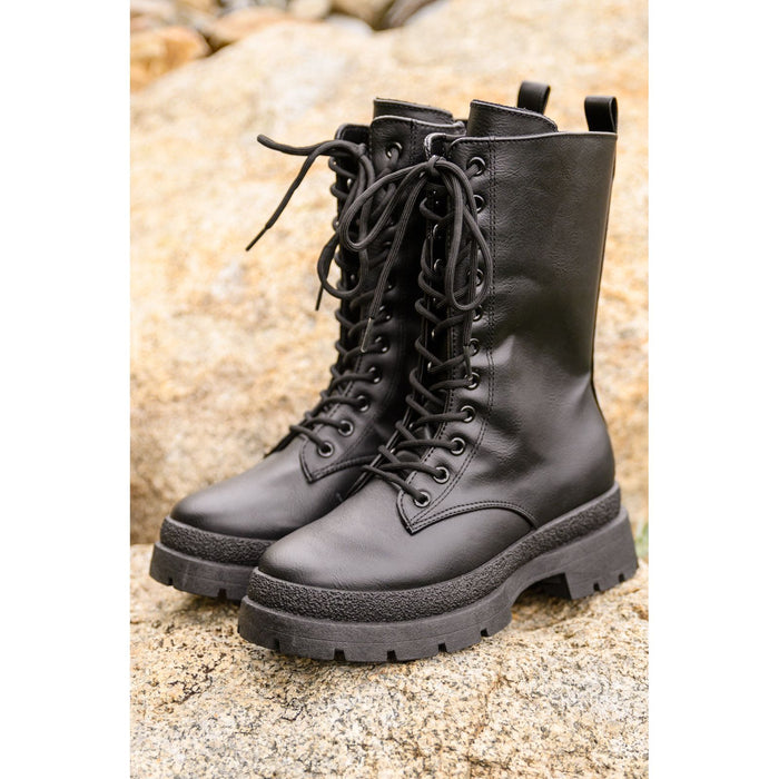 Fresh Feels Combat Boots In Black