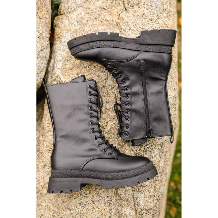 Fresh Feels Combat Boots In Black