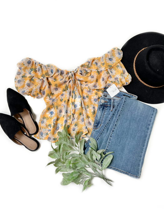 Fields of Daisies Short Sleeve Top