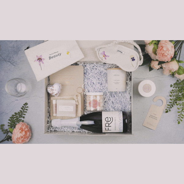 Bride to be gift box, Bridal shower gift basket