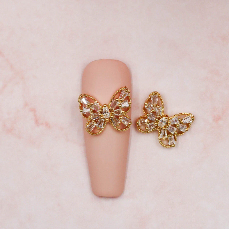 Red Iguana LLC Gleaming Butterfly Charm #718 Charm