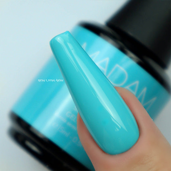 Madam Glam Bésame