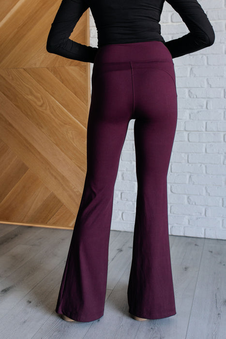 Stride Flare Leggings in Cassis