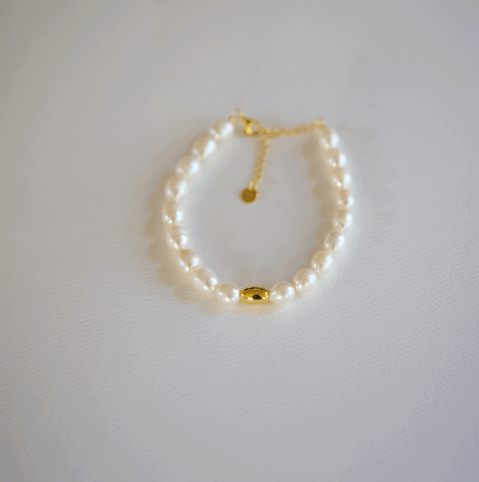 7mm freshwater pearl and 18k Gold Bead Adjustable Bracelet