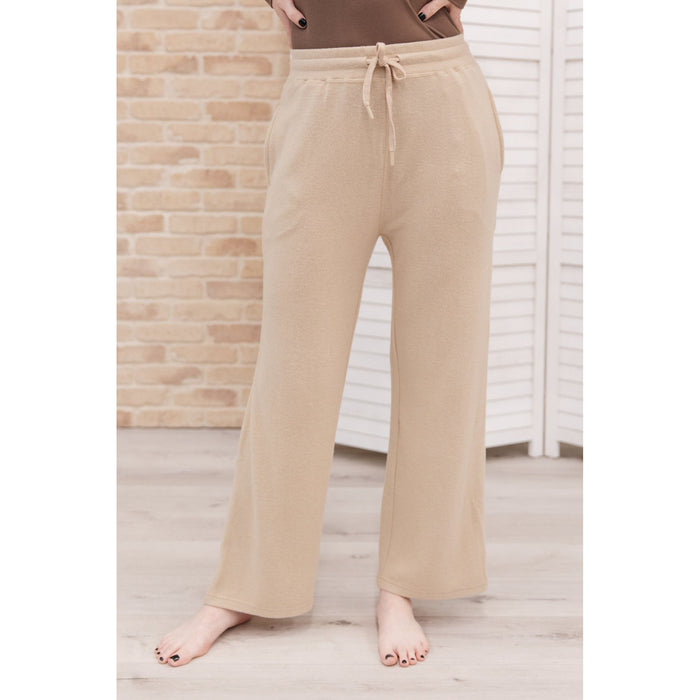 Wide Legged & Cozy Sweatpants in Sand