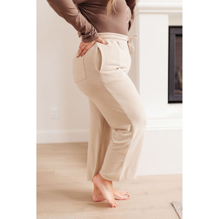 Wide Legged & Cozy Sweatpants in Sand