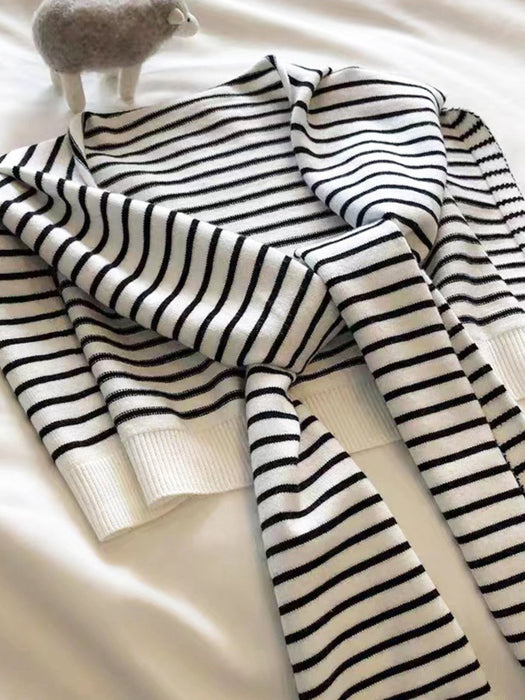 Striped Contrast Knit Wrap