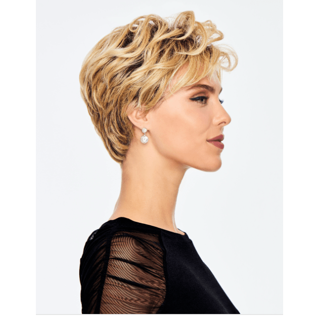 Hairdo Chic Wavy Jane Wig, Color SS14/88, New With Tags Hairpiece