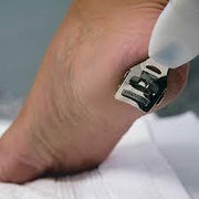 Tweezerman Tweezerman Safety Slide Callus Shaver and Rasp Foot Care Tool