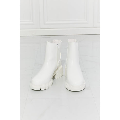 Melody Wht It Takes Lug Sole Chelsea Boots in White