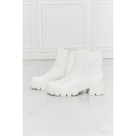 Melody Wht It Takes Lug Sole Chelsea Boots in White