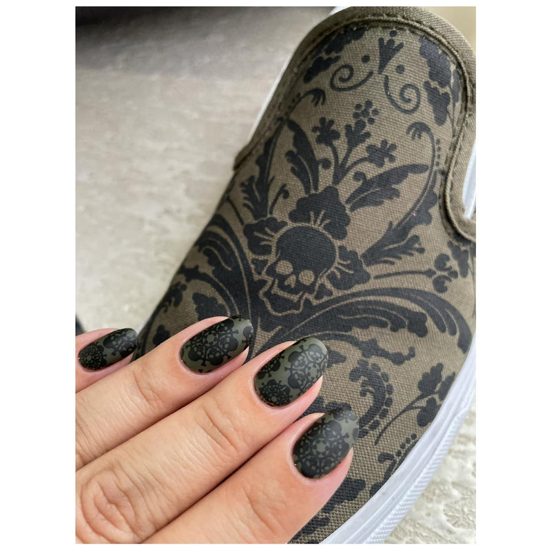 UberChic Beauty Haunted Snow Stamping Plate